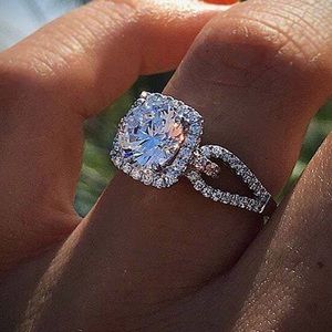 Ring. Ladies Size 5. Fashion Jewelry.